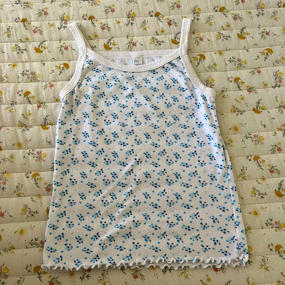 ✧･ﾟ: *✧･ﾟ:* Vintage Tank Top ✧･ﾟ: *✧･ﾟ:* - Picture 1 of 3